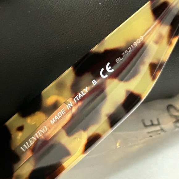 NWT Valentino 54mm square brown tan color sunglasses - Picture 8 of 12